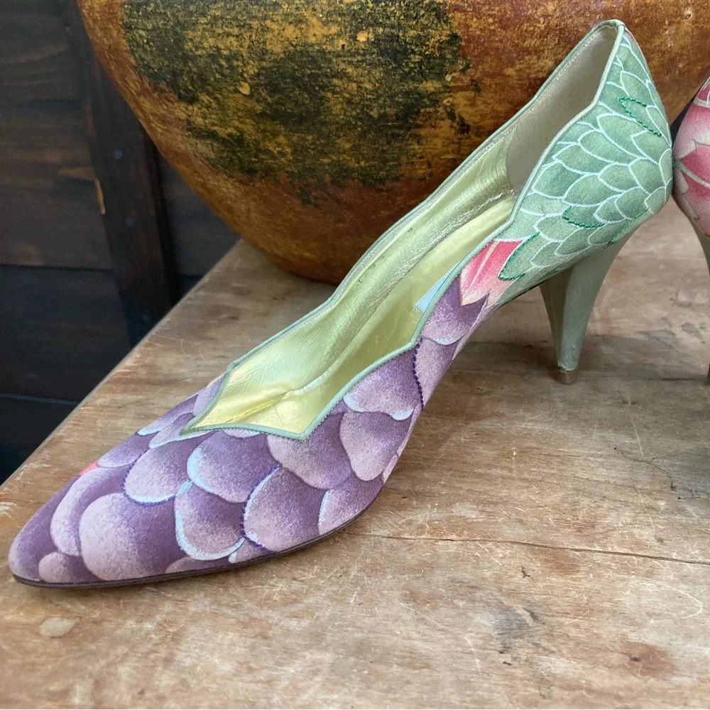 Paul Mayer Heals Stunning feather print! kitten heal pastel size 9‎